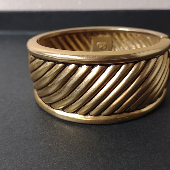 6.75 Inch Heavy Gold Tone Hinged Bracelet - Picture 2 of 12